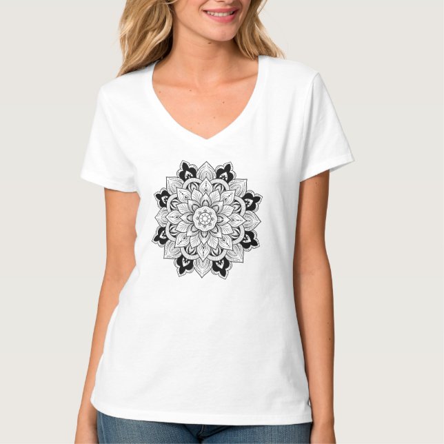 Camiseta Mandala floral branca e negra (Frente)