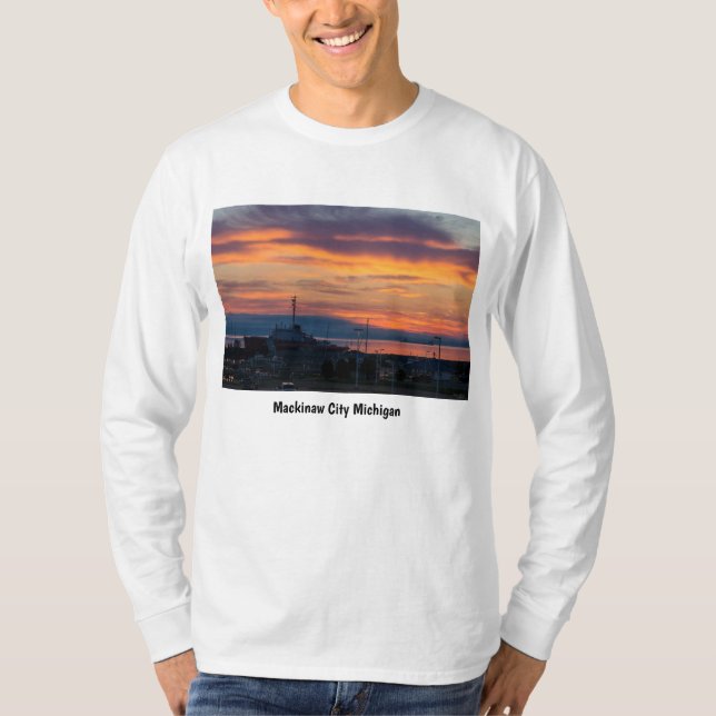 Camiseta Manhã Queimada Sobre Mackinaw (Frente)