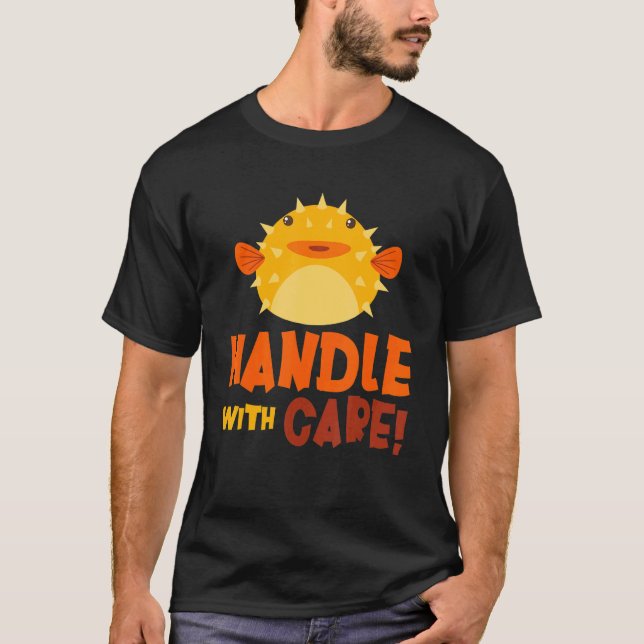 Camiseta Manipular Com Cuidado Peixe-Soprador Peixe-Sopro (Frente)