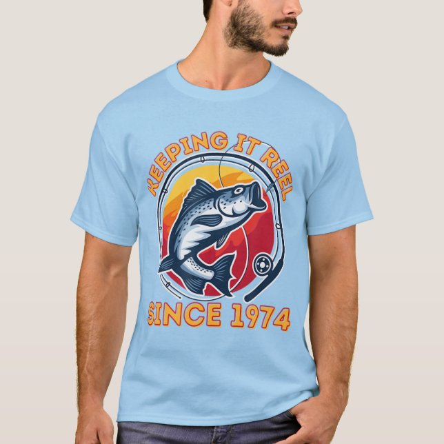 Camiseta Mantendo-A Enrolada Desde 1974, Pesca Diversão (Frente)