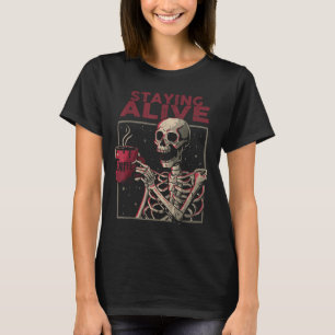 Camiseta Mantendo Vivo Esqueleto Beba Café Engraçado Caveir