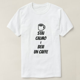 Camiseta mantenha a calma e beba café em italiano