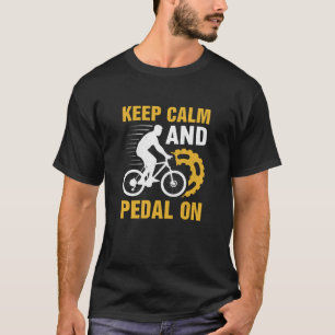 Camiseta Mantenha Calma E Pedal Engraçado em bicicleta