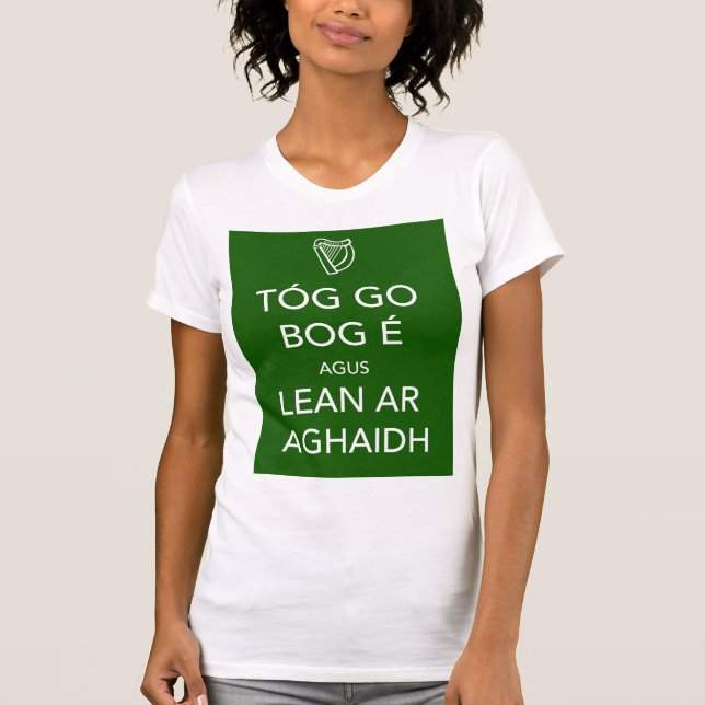 Camiseta Mantenha calmo e continue o IRLANDÊS (Frente)