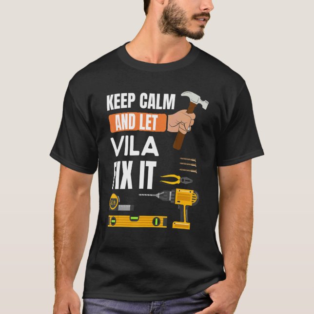 Camiseta Mantenha-Se Calmo E Deixe A Vila Corrigir A Constr (Frente)