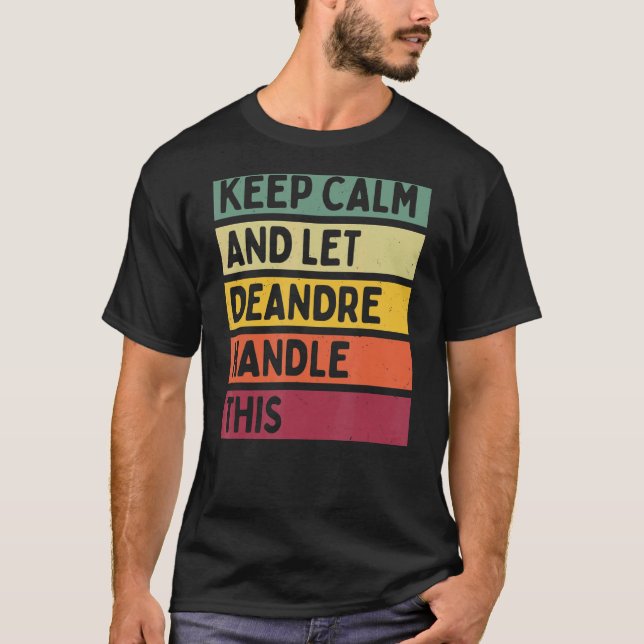 Camiseta Mantenha-Se Calmo E Deixe Deandre Lidar Com Esta C (Frente)