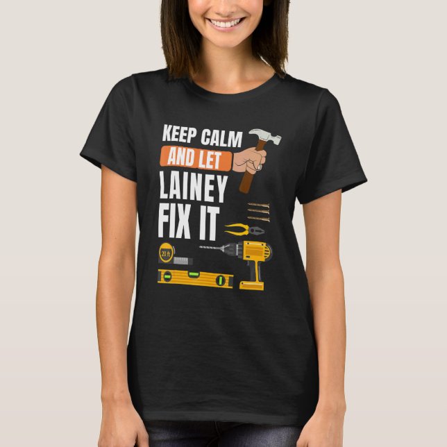 Camiseta Mantenha-Se Calmo E Deixe Lainey Consertar A Const (Frente)