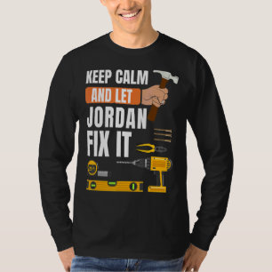 Camiseta Mantenha-Se Calmo E Deixe O Jordan Consertá-Lo À C