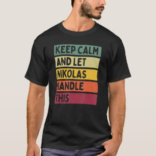 Camiseta Mantenha-Se Calmo E Deixe O Nikolas Lidar Com Esta
