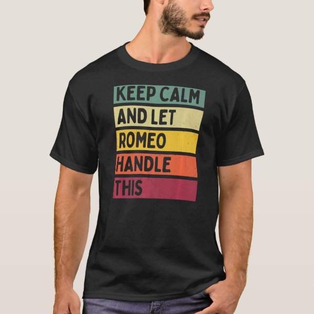 Camiseta Mantenha-Se Calmo E Deixe O Romeo Lidar Com Esta C (Frente)