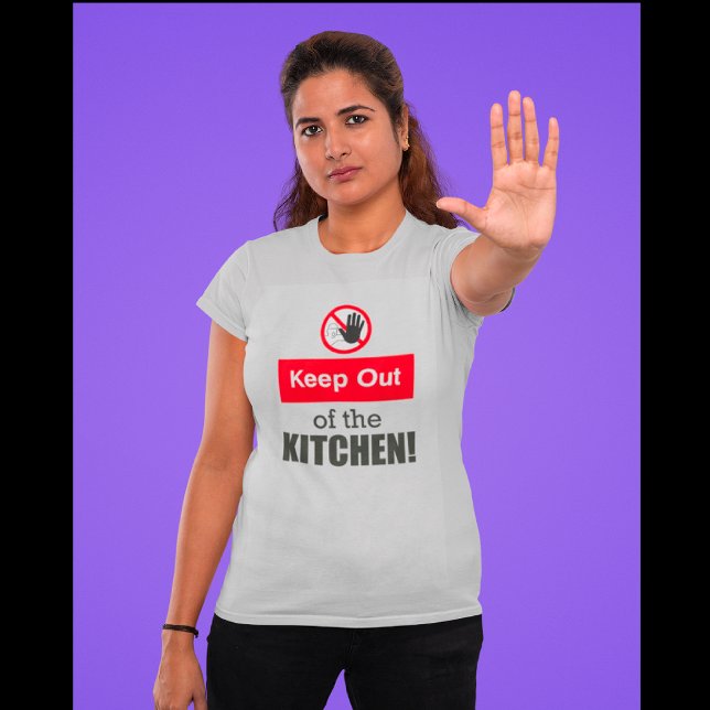 Camiseta Mantenha-se longe da cozinha, mulheres que brincam (Such a fun shirt, keep out of the kitchen!)