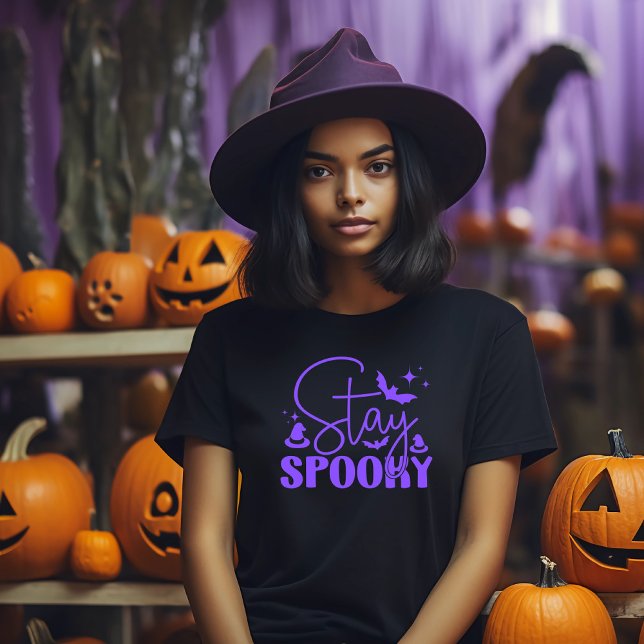 Camiseta Mantenha Spooky Halloween (Halloween t-shirt with the text Stay Spooky.)