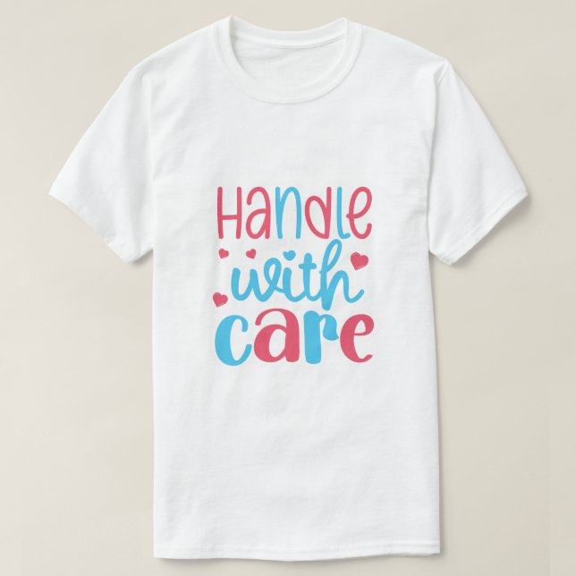 Camiseta Manuseie com Cuidado (Frente do Design)
