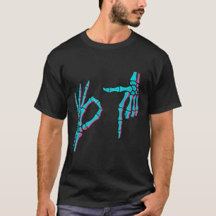 Camiseta Mão de Esqueleto Divertida Seis Sete 6 7 Meme 67 D