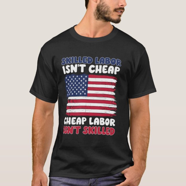 Camiseta Mão de Obra Qualificada Não é Bandeira Americana d (Frente)