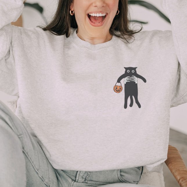 Camiseta Mão de Skeleton Spookey Segurando Dia das Bruxas d (Criador carregado)