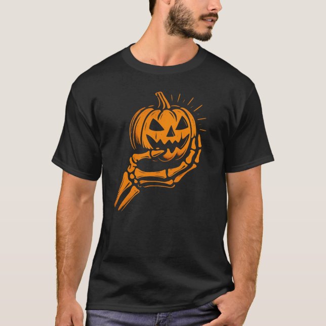 Camiseta Mão Esqueletrificada Segurando Jack-O-Lanterna (Frente)