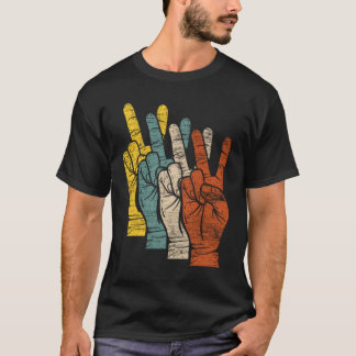 Camiseta Mãos com Sinal de Paz