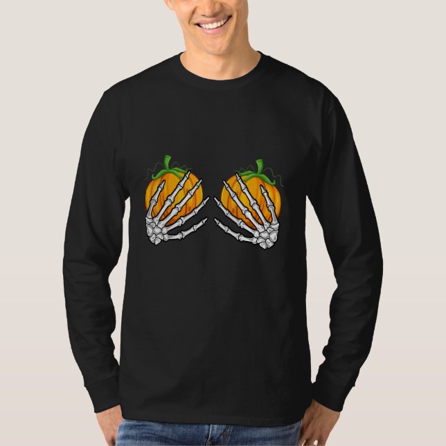 Camiseta Mãos de Esqueleto Segurando Abóboras Feliz Dia das (Frente)