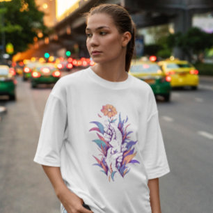 Camiseta Mãos Segurando Uma Flor