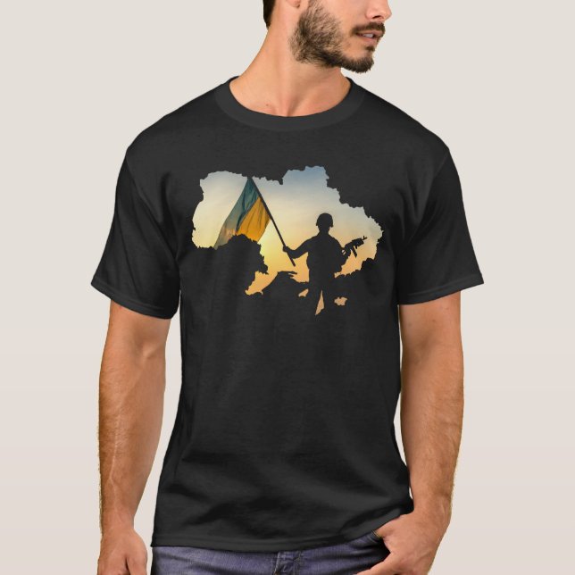 Camiseta Mapa da Ucrânia com um soldado ucraniano (Frente)