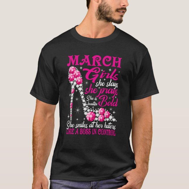 Camiseta March Girl She Slays She Prays She's Beautiful sho (Frente)