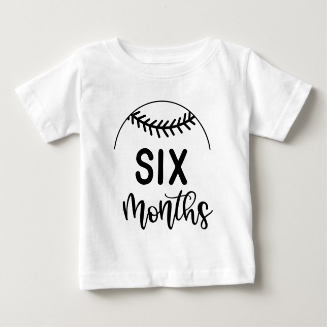 Camiseta Marco de Bebê de Beisebol de Seis Meses - (Frente)