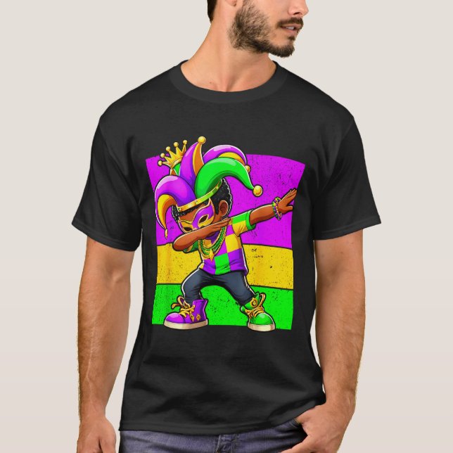 Camiseta Mardi Gras Funny Dabbing Black Boy Jester Hat Kid  (Frente)
