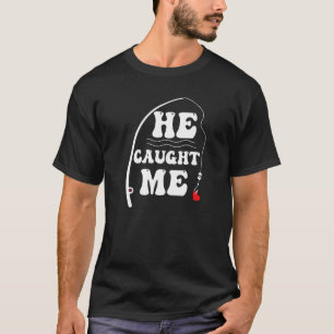 Camiseta Marido Esposa Casal Eu a Fisguei Ele Me Pega Pesca