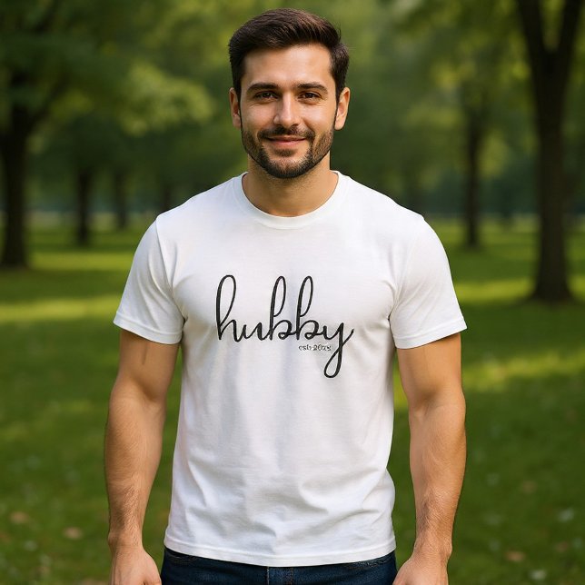 Camiseta Marido Estabelecido Ano Personalizado (Hubby Established Personalized Year T-Shirt by Ricaso. Add date of marriage. Great groom gift idea)