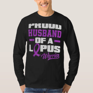 Camiseta Marido Orgulhoso De Uma Mulher Guerreira Lupus Lup