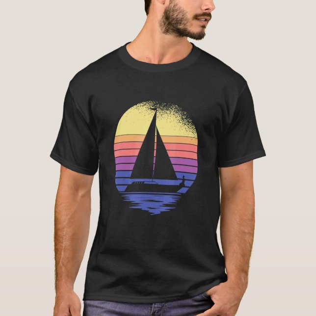 Camiseta Marinheiro Navegando Catamarã Retro Vintage (Frente)