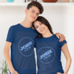 Camiseta Marinho Azul Bar Mitzvah com logotipo de nome<br><div class="desc">Esta camisa é o acompanhamento casual perfeito para a celebração do seu Bar Mitzvah. Totalmente personalizável para dizer exatamente o que você quer! Pegue um para a família inteira,  ou cada convidado!</div>