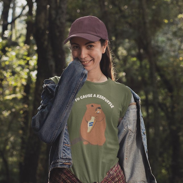 Camiseta Marmota Causando Confusão com Tênis (Criador carregado)