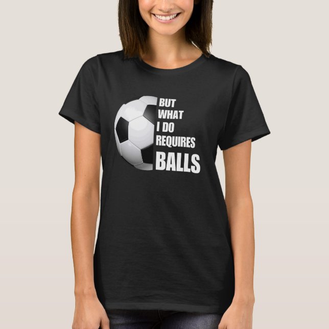 Camiseta Mas O Que Eu Faço Requer Bolas Engraçadas Futebol (Frente)