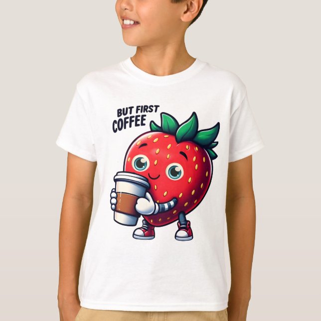 Camiseta Mas Primeiro Café - Café De Morango Cujo Café É É (Frente)