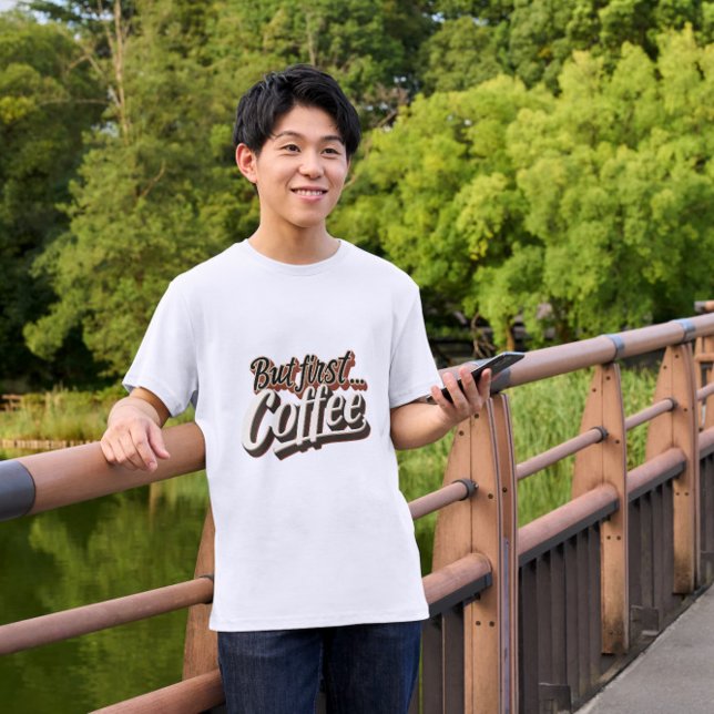 Camiseta Mas Primeiro Café Engraçado Café Dotado (Criador carregado)