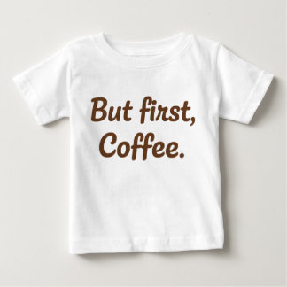 Camiseta Mas Primeiro, Café – Tipografia de Letra Cute