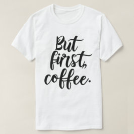 Camiseta Mas Primeiro Café | Tipografia Moderna e Elegante
