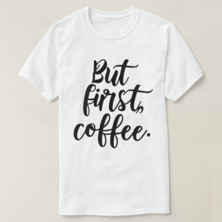 Camiseta Mas Primeiro Café | Tipografia Moderna e Elegante