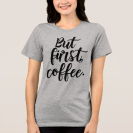 Camiseta Mas Primeiro Café | Tipografia Moderna e Elegante