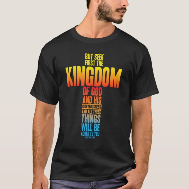 Camiseta Mas Procure Primeiro O Reino Da Bíblia De Deus Ver (Frente)