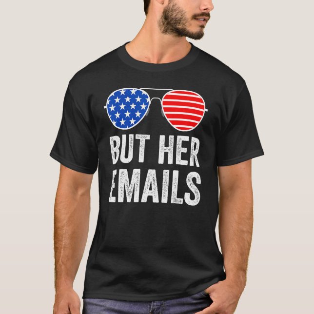 Camiseta Mas Seus E-Mails Com Óculos De Sol Apanham Mas Ela (Frente)