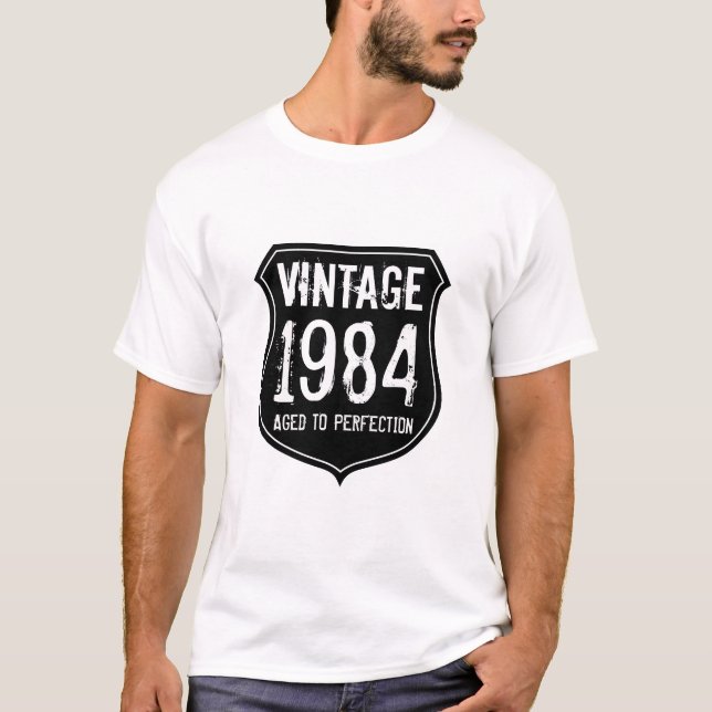 Camiseta masculina vintage 1984 envelhecida à perf (Frente)