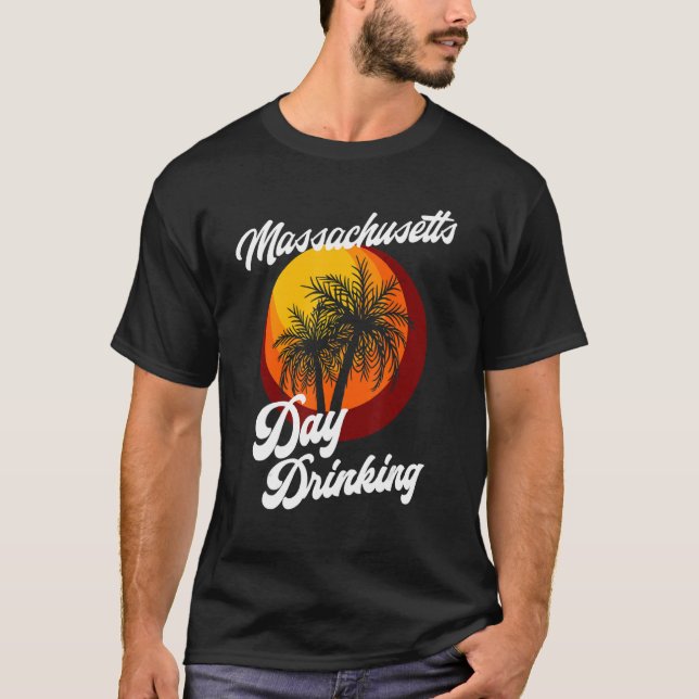 Camiseta Massachusetts Day Drinking Retro Beach Summer Fami (Frente)