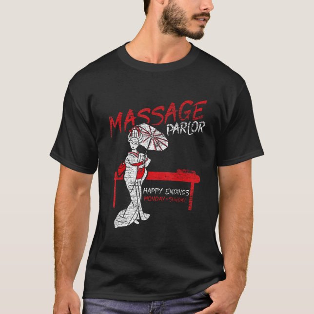 Camiseta Massage Parlor Feliz Acabando com a garota tailand (Frente)
