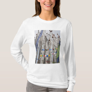 Camiseta Mastros de bandeiras de oração na montanha, Yotong