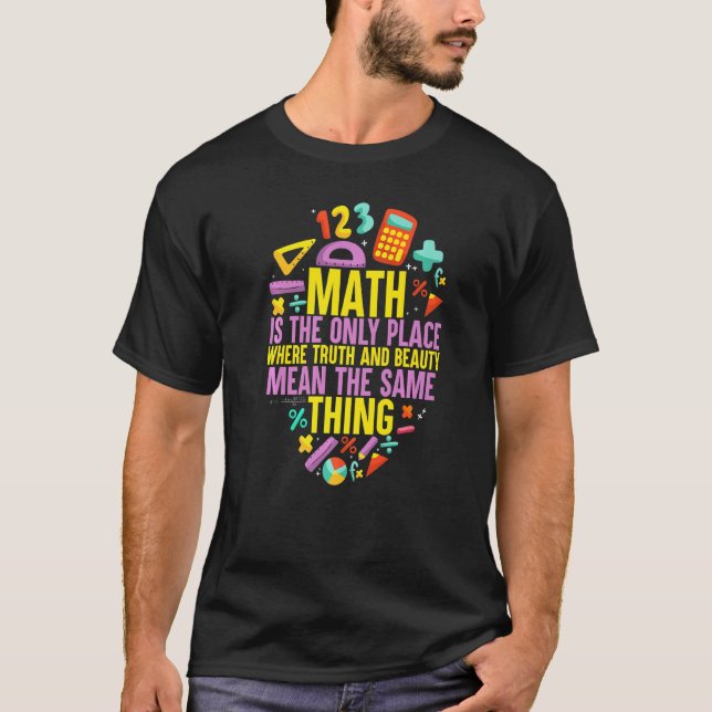 Camiseta Matemática É O Único Lugar Onde O Professor De Mat (Frente)
