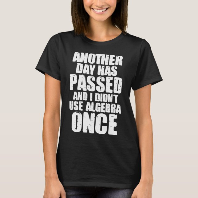 Camiseta Matemática Outro Dia Passou E eu não usei Algeb (Frente)