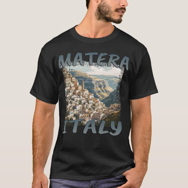 Camiseta Matera Itália: Grunge Old Town Entre Rocks (Frente)